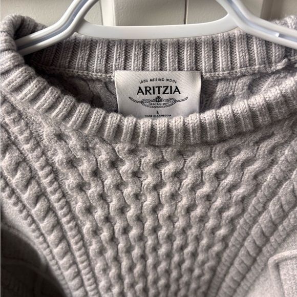 Aritzia sweater not worn only washed - Picture 2 of 3